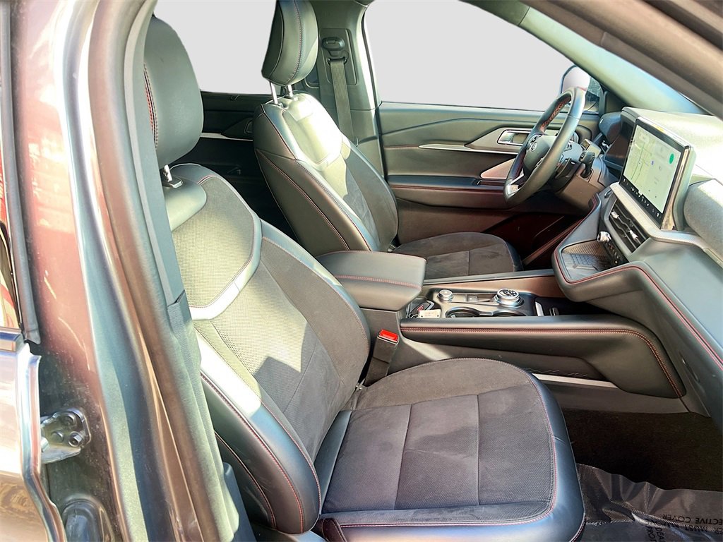 Used 2025 Ford Explorer ST image 31