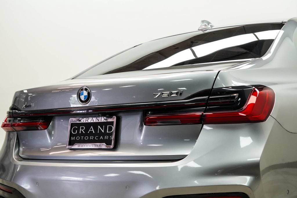 Used 2022 BMW 750i xDrive w/ Luxury Rear Seating Package AWD/4WD image 13