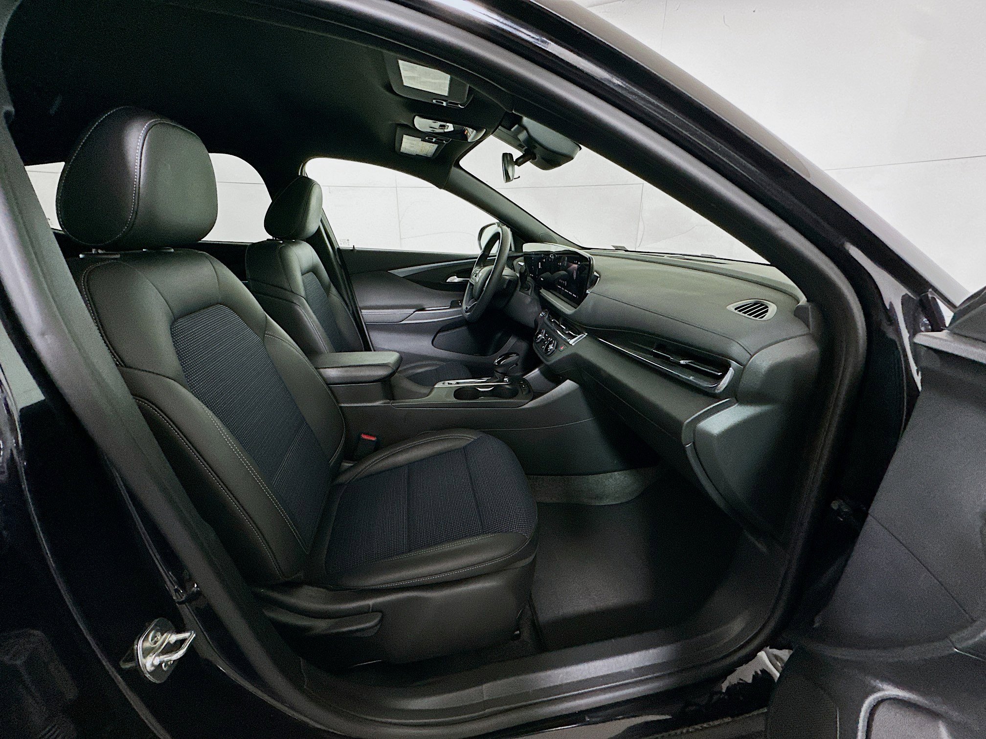 Used 2025 Buick Envista Preferred image 28