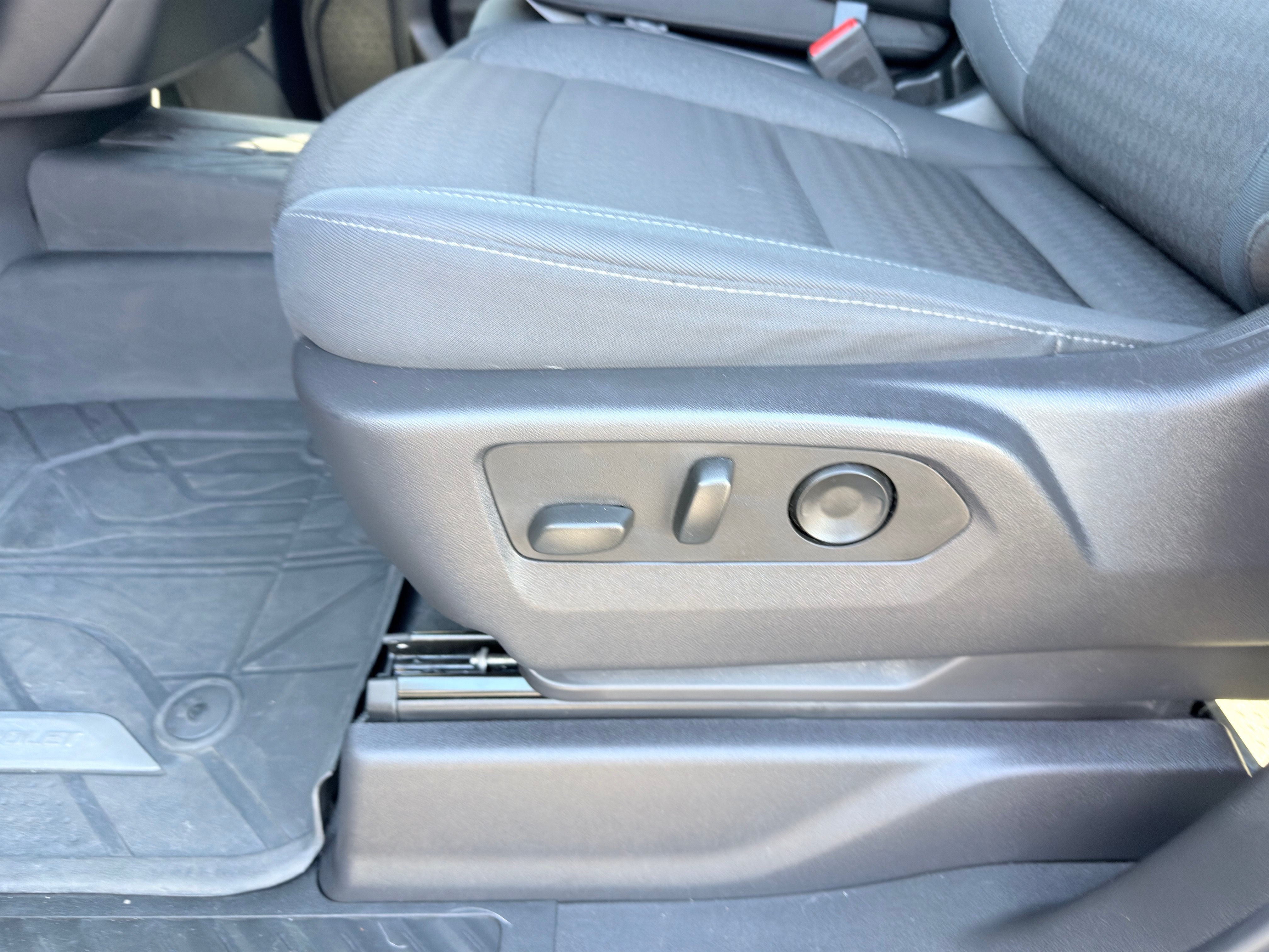 Used 2024 Chevrolet Silverado 1500 Custom w/ LPO, Dark Essentials Package RWD image 28