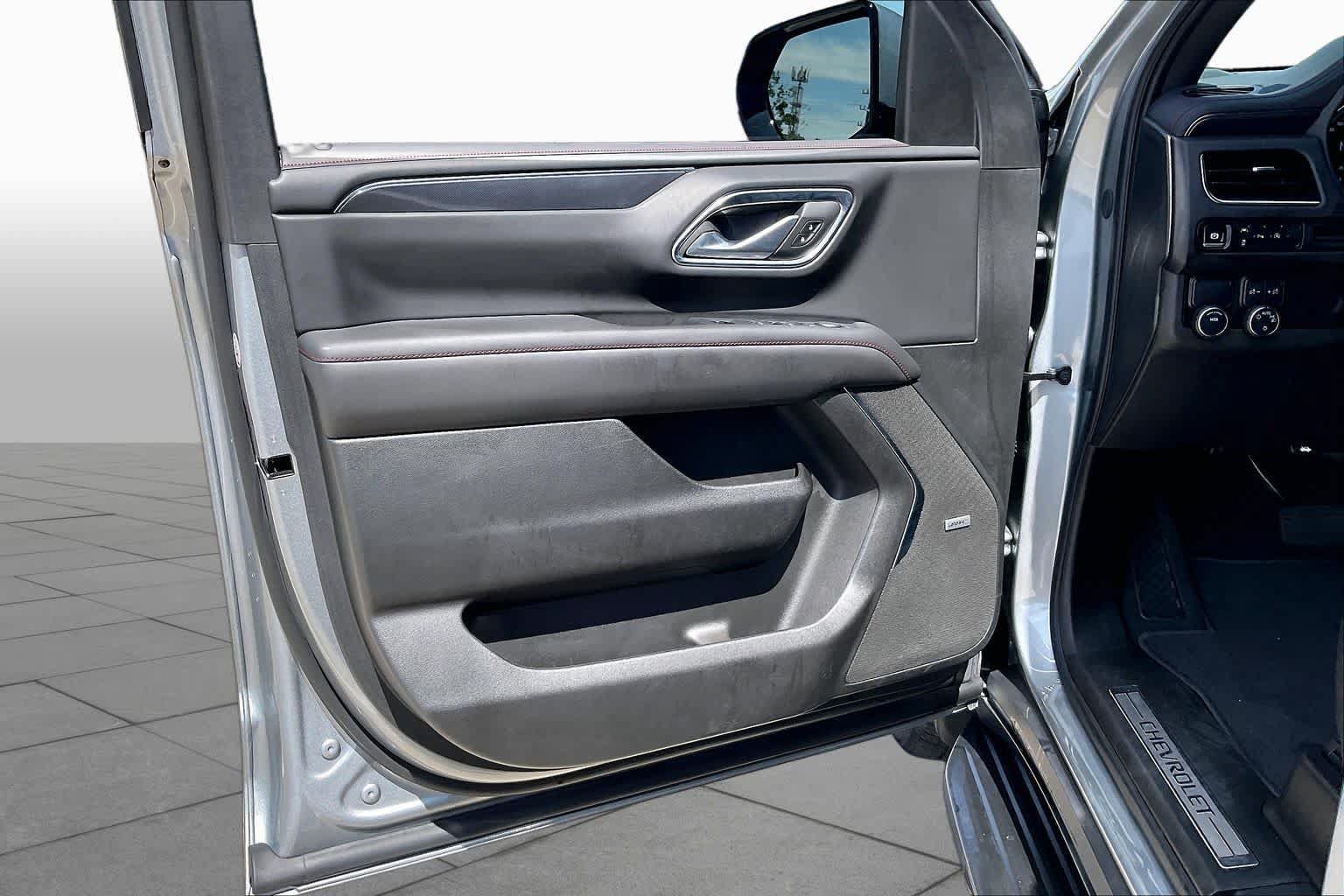 Used 2024 Chevrolet Suburban RST RWD image 21