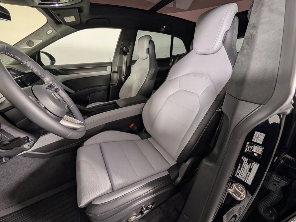 New 2026 Porsche Cayenne Turbo AWD/4WD image 5