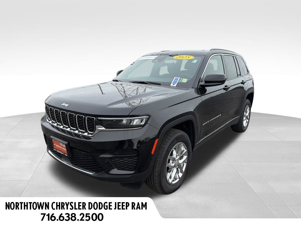 Certified 2025 Jeep Grand Cherokee Laredo AWD/4WD video 1