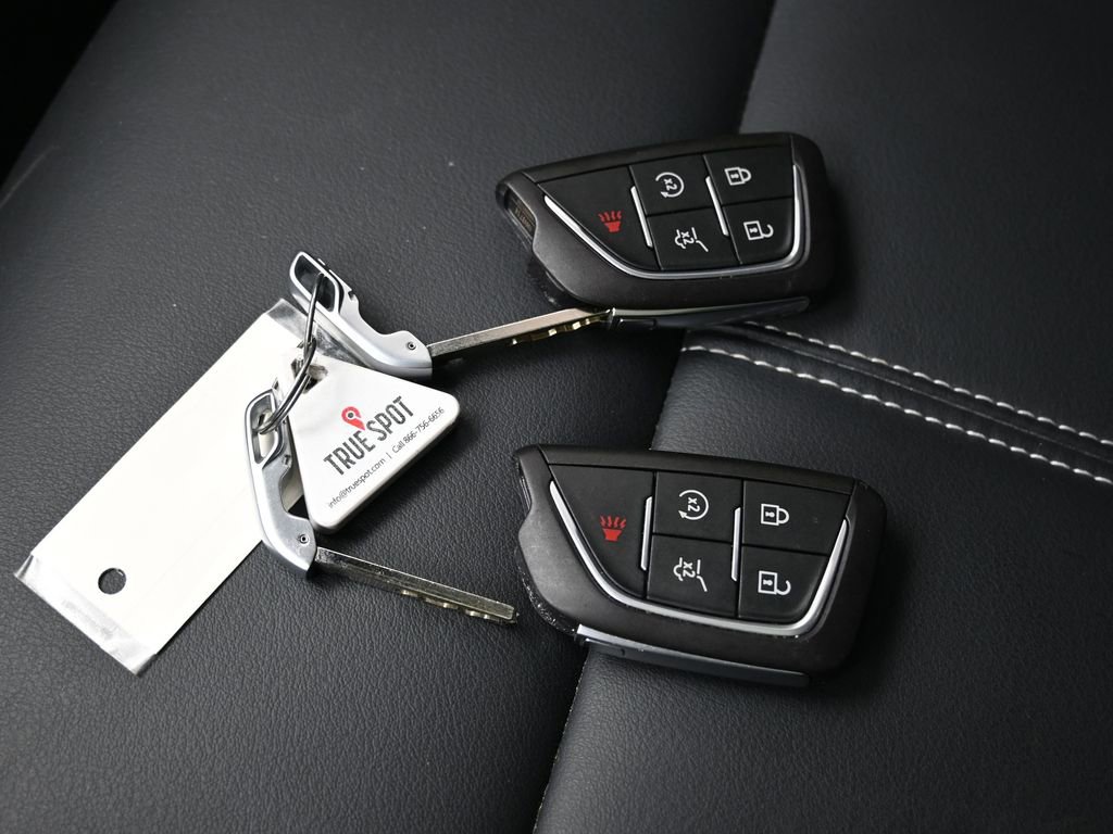 Used 2024 Cadillac Lyriq Tech RWD image 31