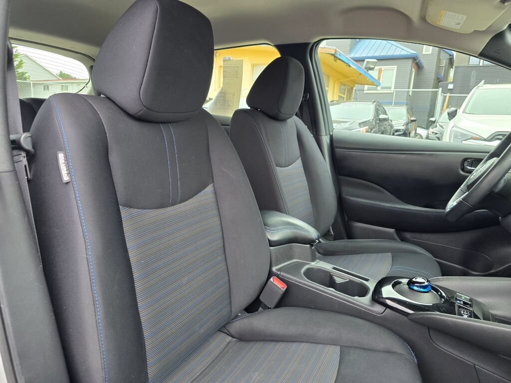 Used 2018 Nissan Leaf SV w/ Protection Package FWD image 11