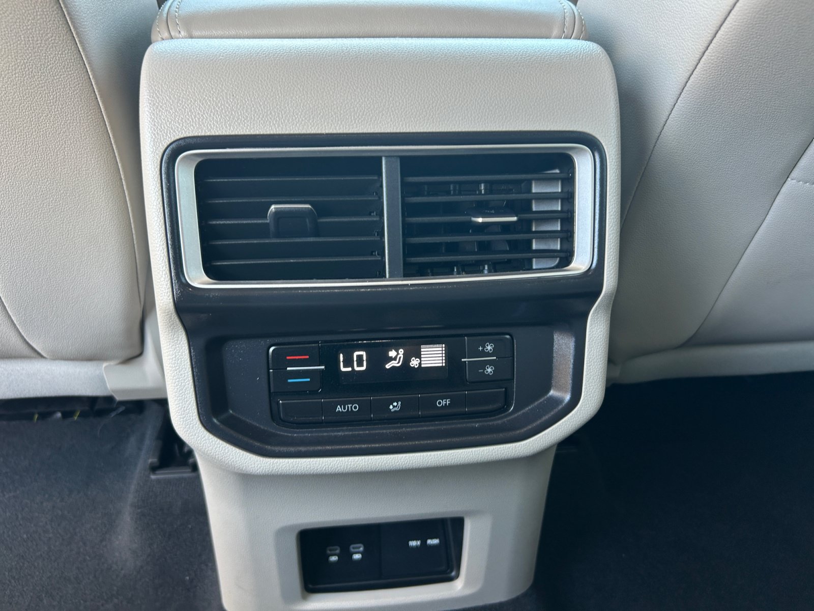 Certified 2026 Volkswagen Atlas SE FWD image 30