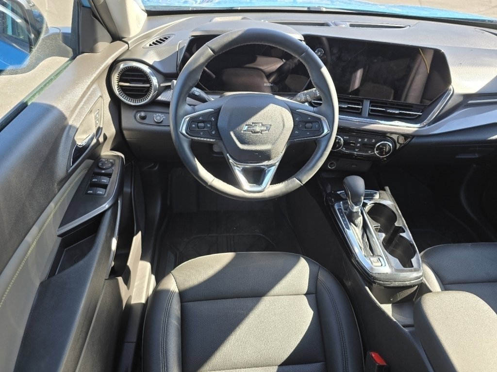 Used 2025 Chevrolet Trax ACTIV w/ Sunroof Package image 19