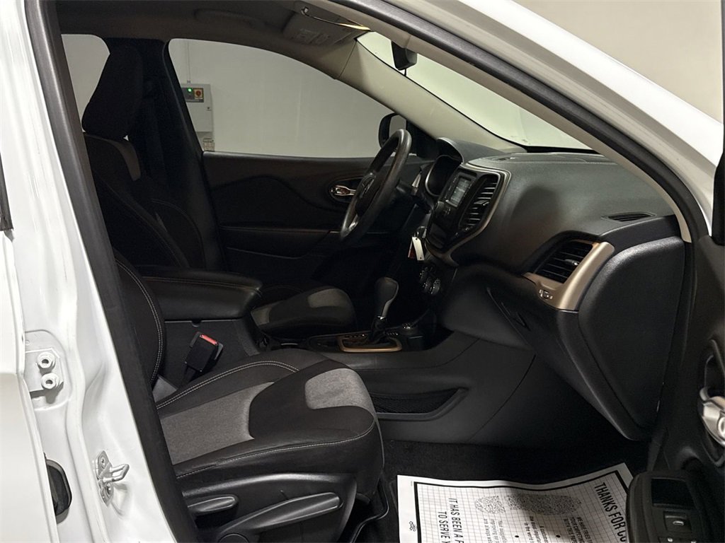 Used 2014 Jeep Cherokee Sport image 20