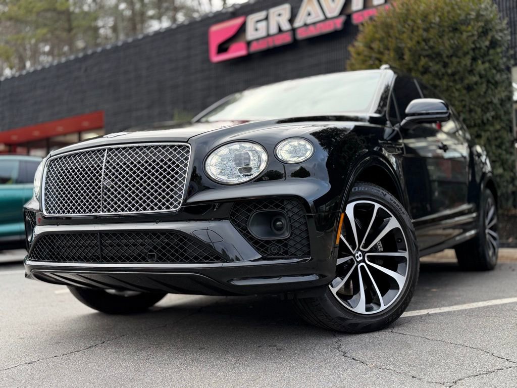 Used 2023 Bentley Bentayga image 2