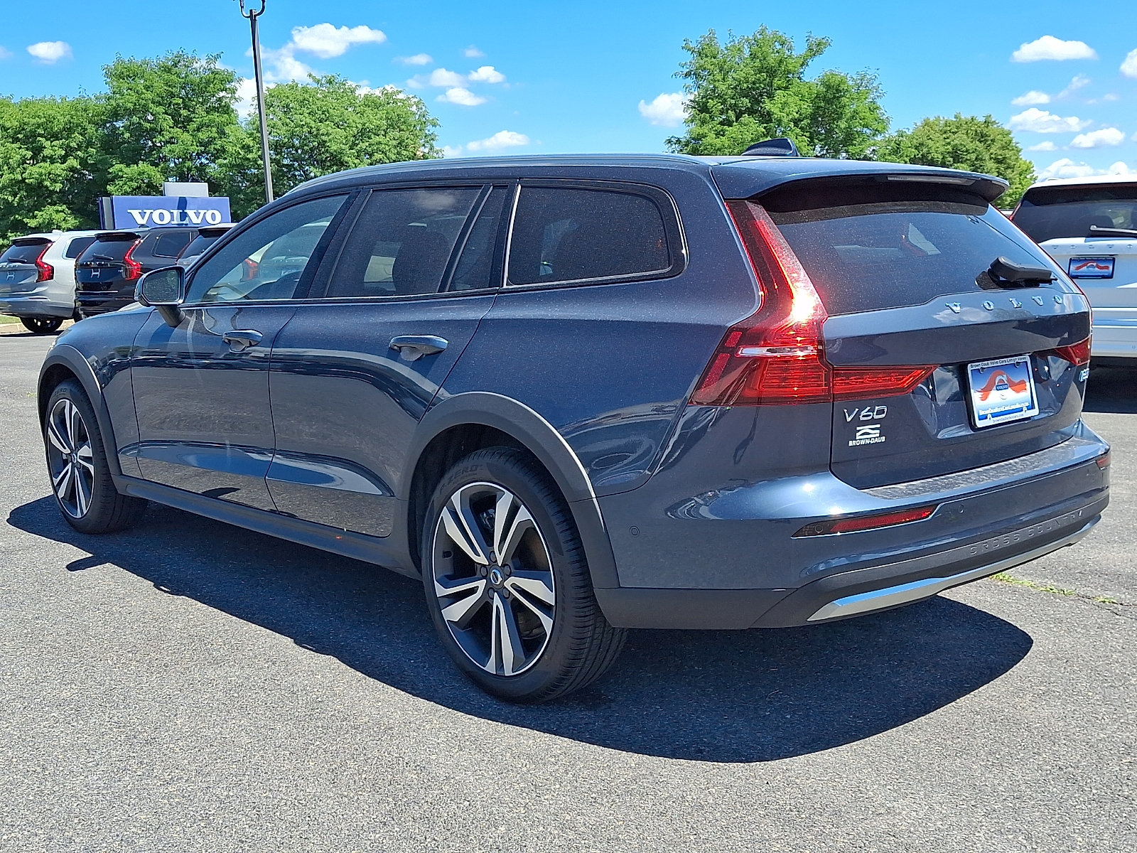Used 2025 Volvo V60 B5 Cross Country Plus AWD/4WD image 4
