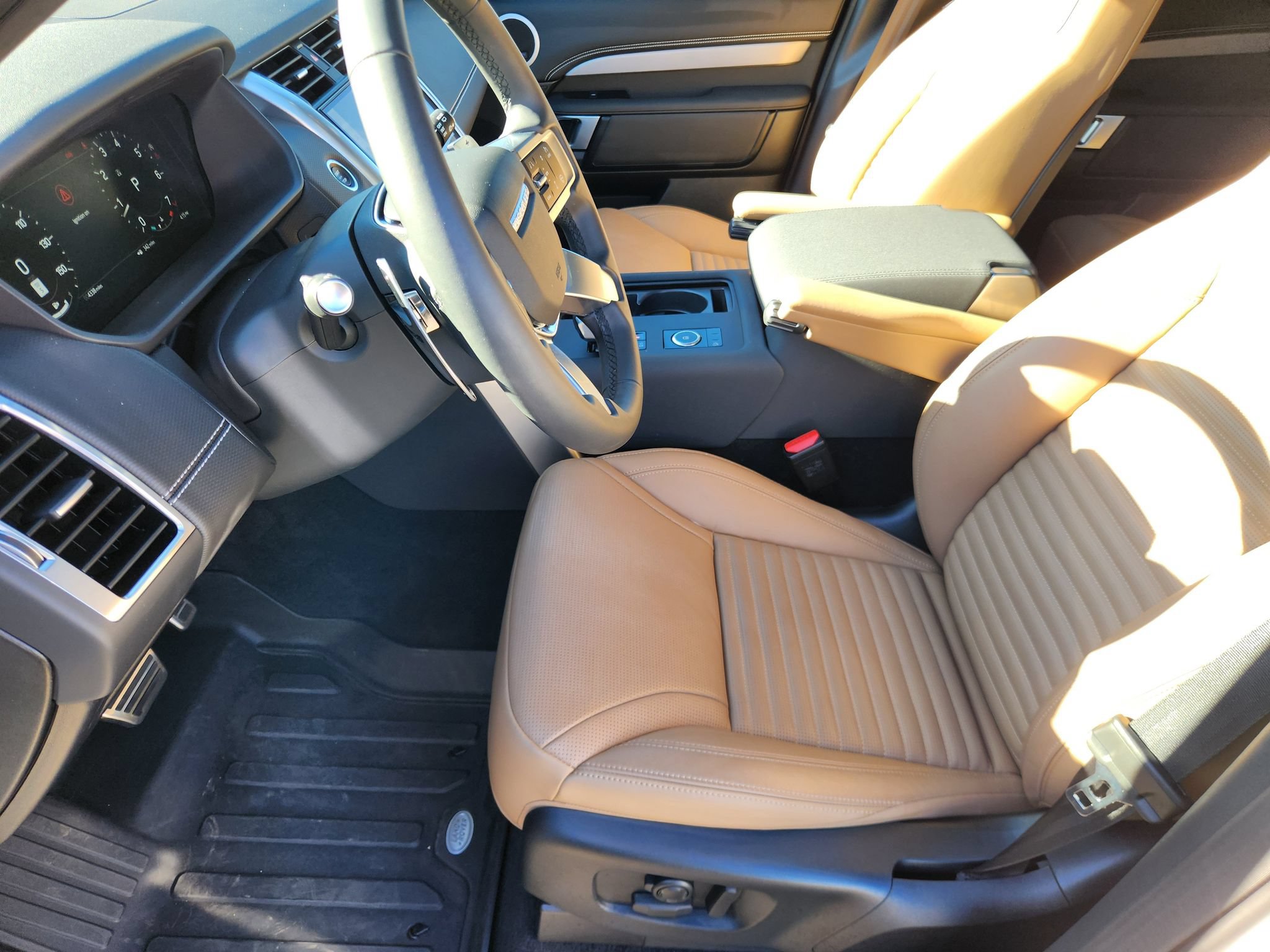 Used 2026 Land Rover Discovery Dynamic SE AWD/4WD image 9