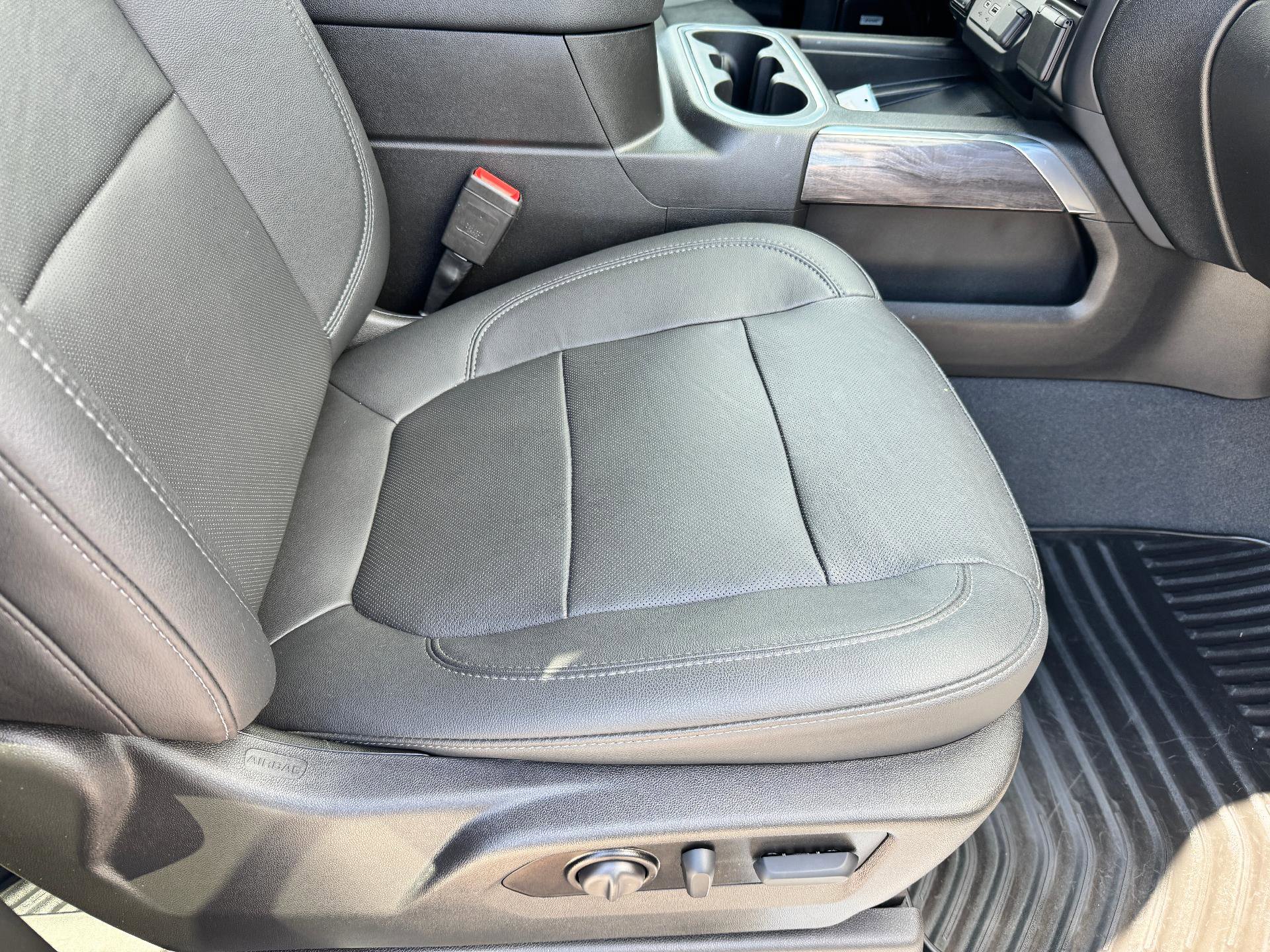 Used 2022 Chevrolet Silverado 2500 LTZ w/ LTZ Plus Package AWD/4WD image 17