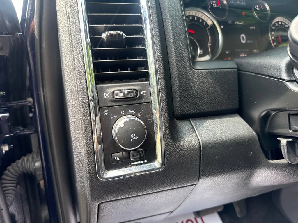 Used 2017 RAM 1500 Laramie AWD/4WD image 16