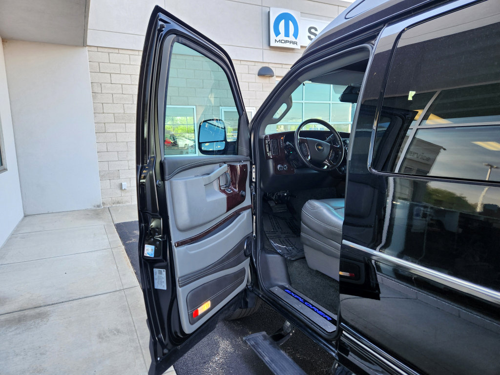 Used 2021 Chevrolet Express 3500 LS w/ Chrome Appearance Package RWD image 38