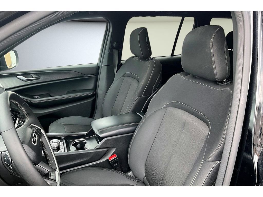 Used 2024 Jeep Grand Cherokee Laredo X w/ Luxury Tech Group I image 22