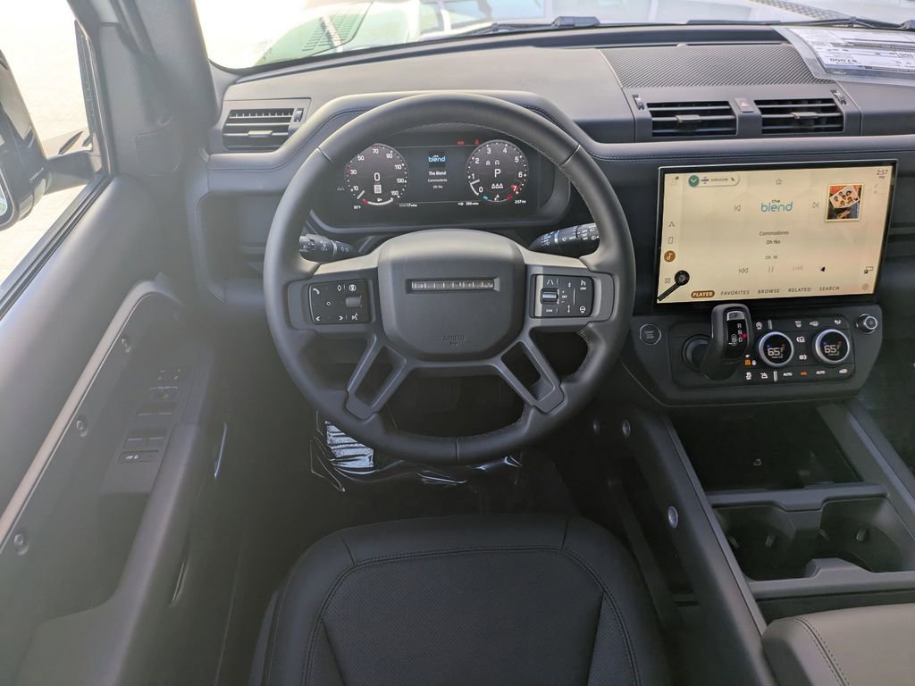 New 2026 Land Rover Defender 110 X-Dynamic SE image 18