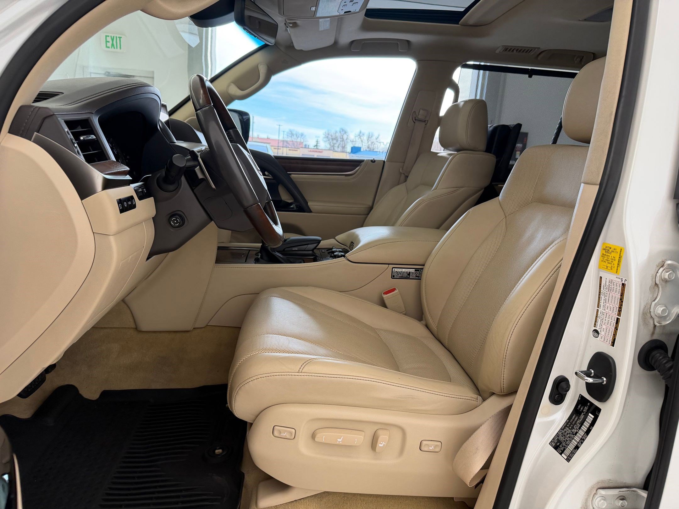 Used 2020 Lexus LX 570 4WD w/ Luxury Package image 5