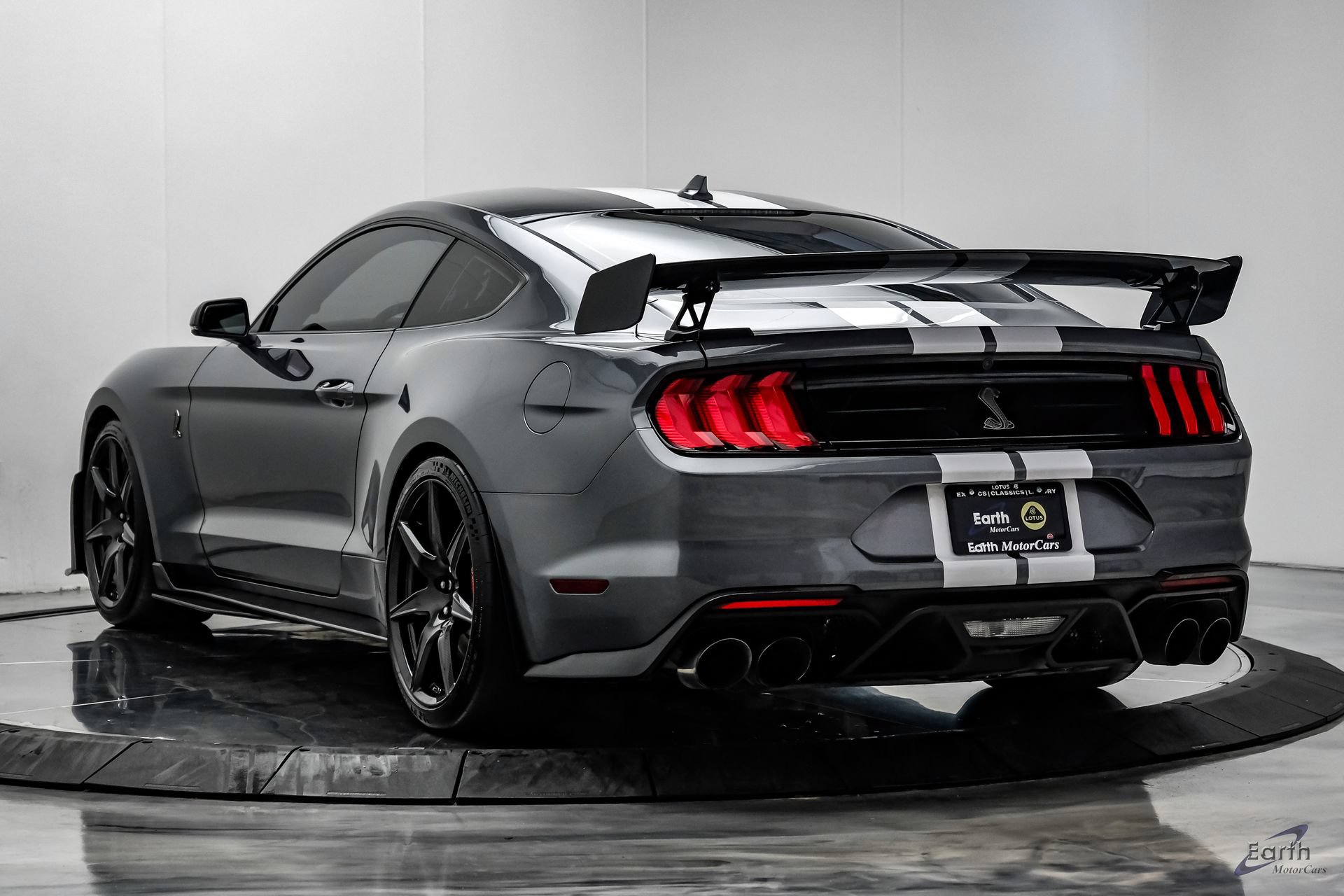 Used 2021 Ford Mustang Shelby GT500 w/ Carbon Fiber Track Pack RWD image 13