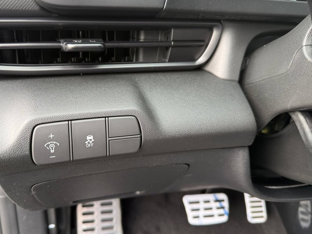 New 2026 Hyundai Elantra Sport FWD image 23