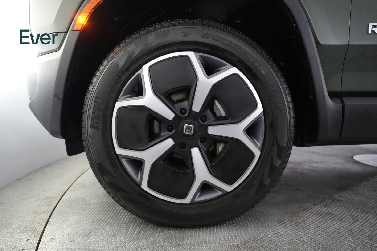 Used 2023 Rivian R1S Adventure AWD/4WD image 19