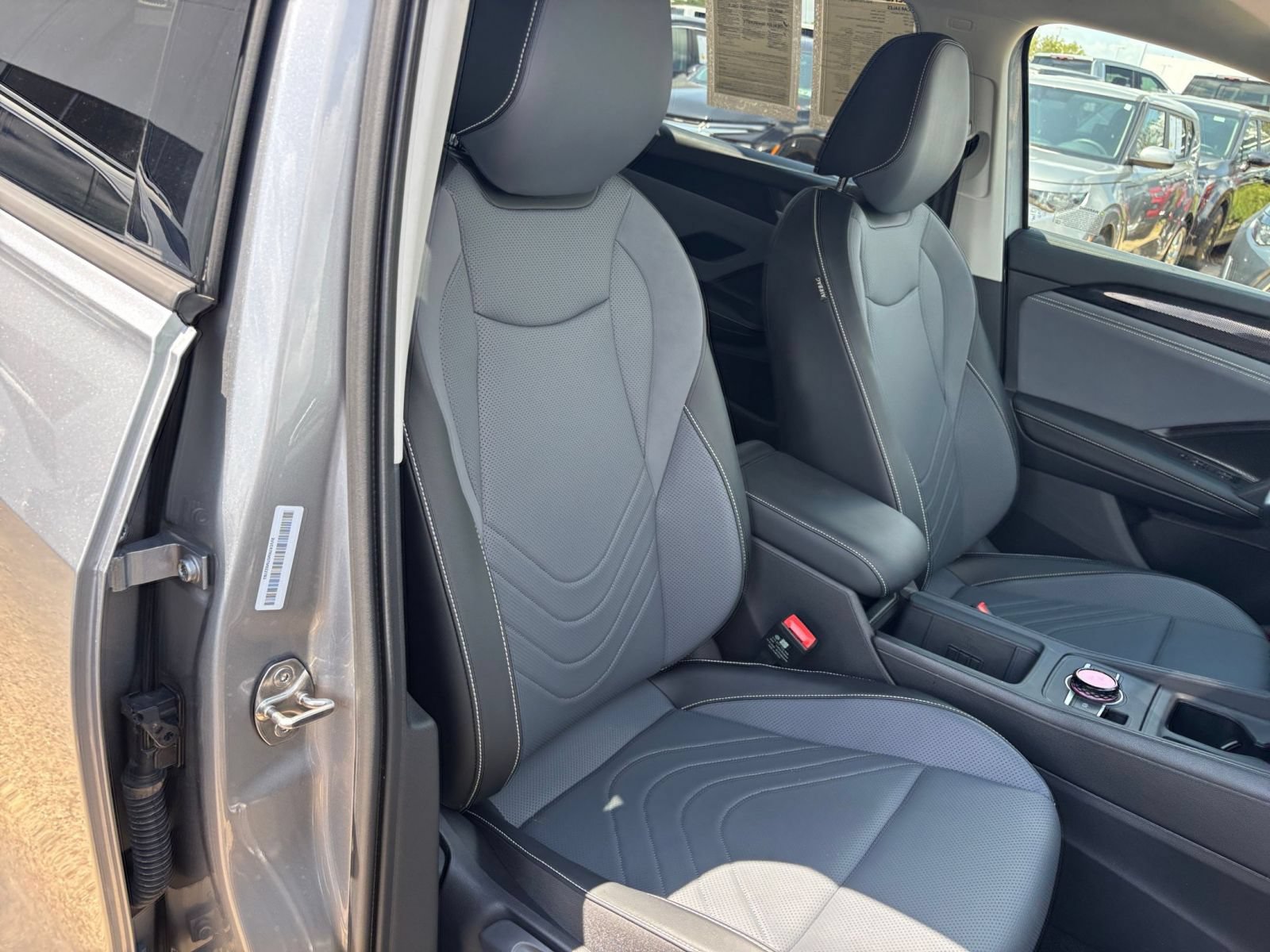 Used 2026 Volkswagen Tiguan SE AWD/4WD image 37