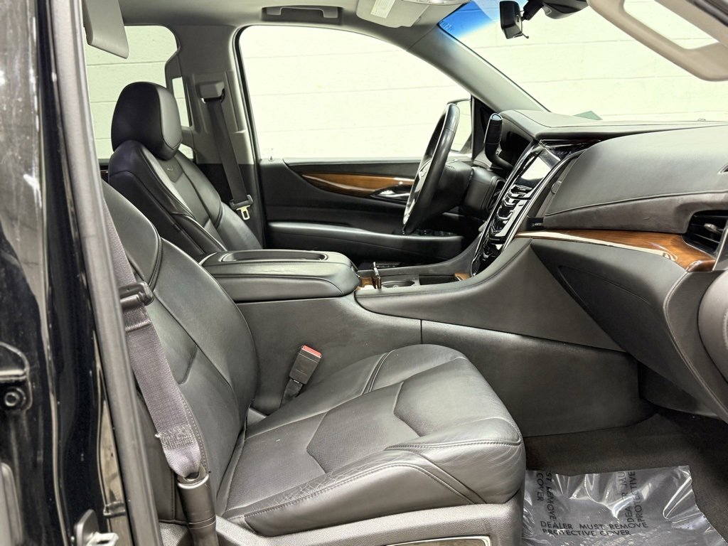 Used 2017 Cadillac Escalade Premium Luxury w/ LPO, Radiant Package image 31
