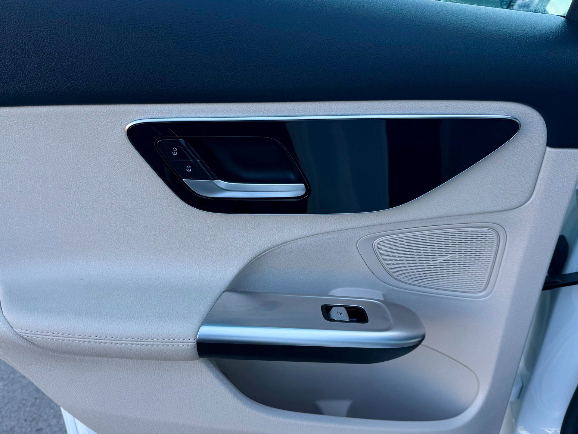 Used 2024 Mercedes-Benz C 300 Sedan image 15