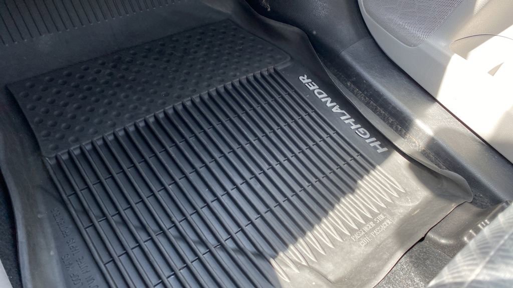 Used 2019 Toyota Highlander LE AWD/4WD image 34