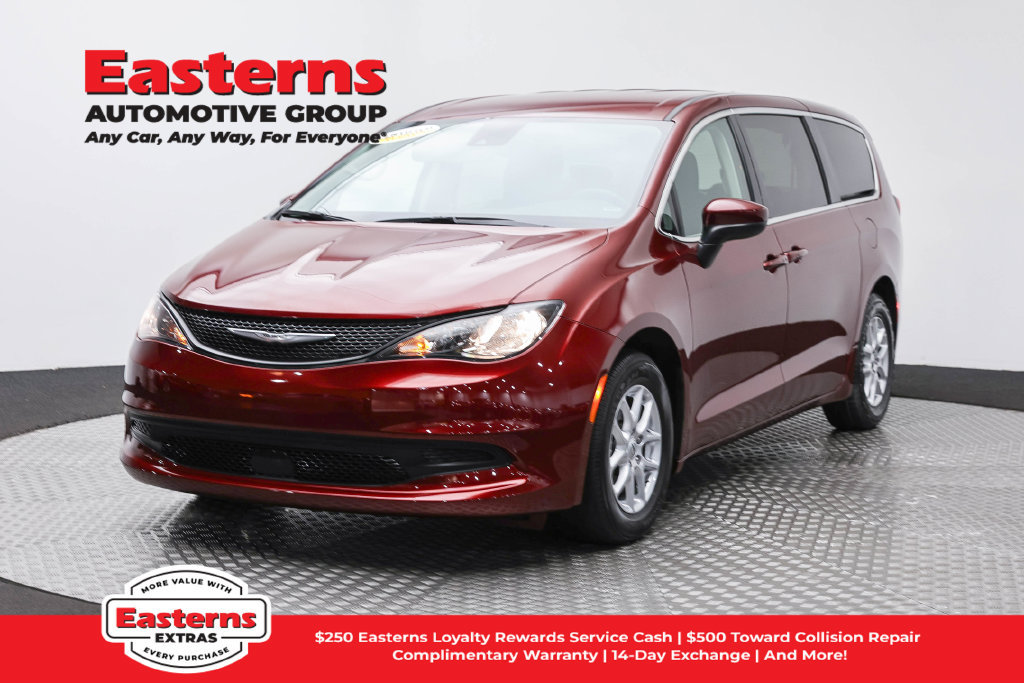 Used 2023 Chrysler Voyager LX FWD image 1