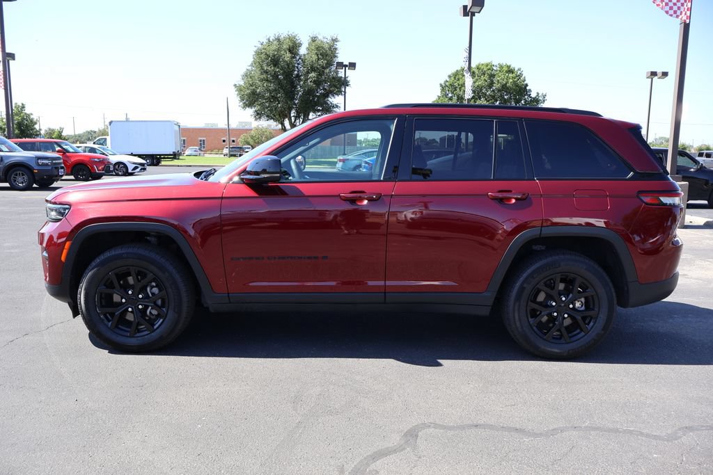 Used 2024 Jeep Grand Cherokee Altitude RWD image 2