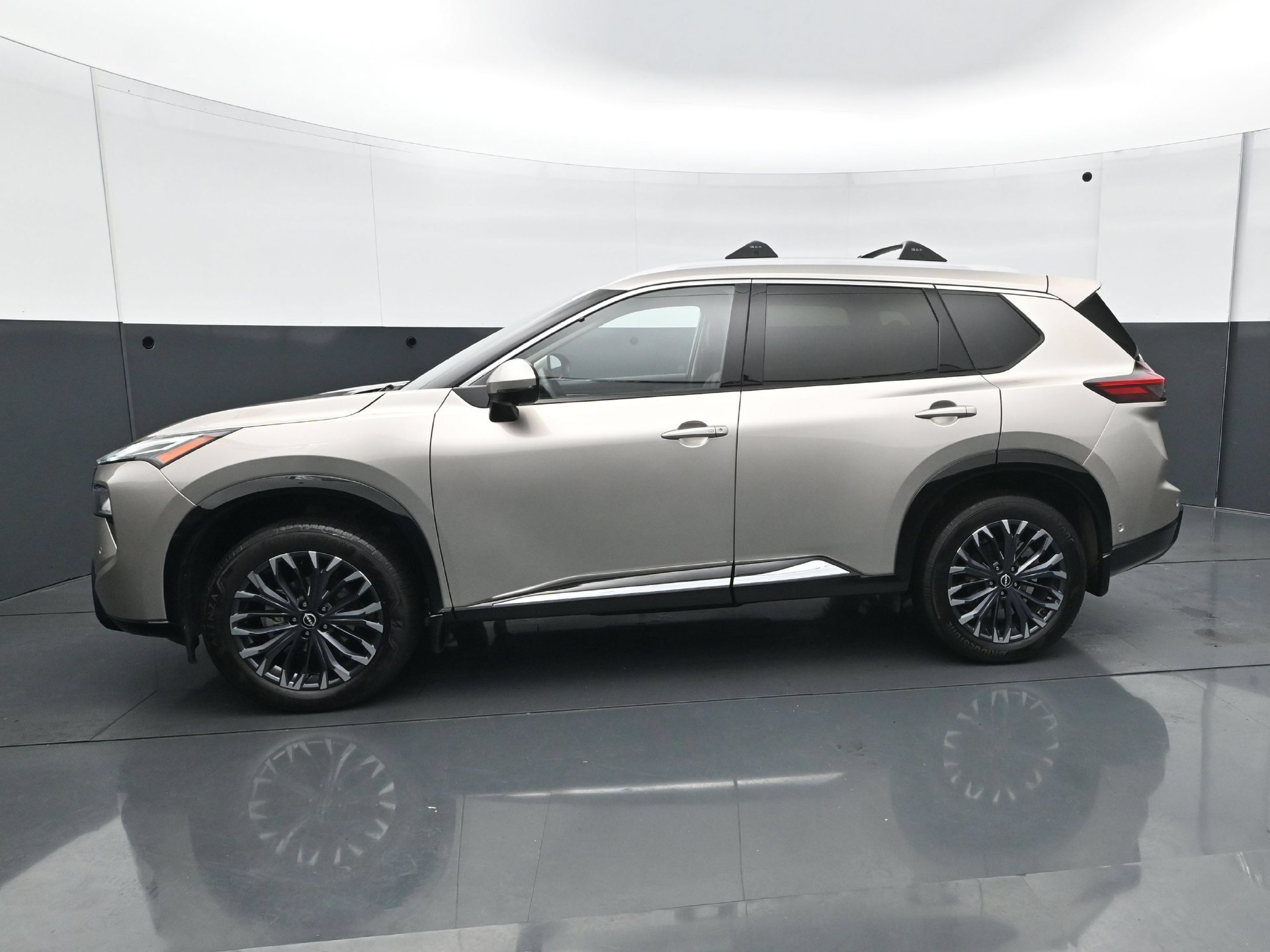 Used 2026 Nissan Rogue Platinum w/ Platinum Premium Package AWD/4WD image 3