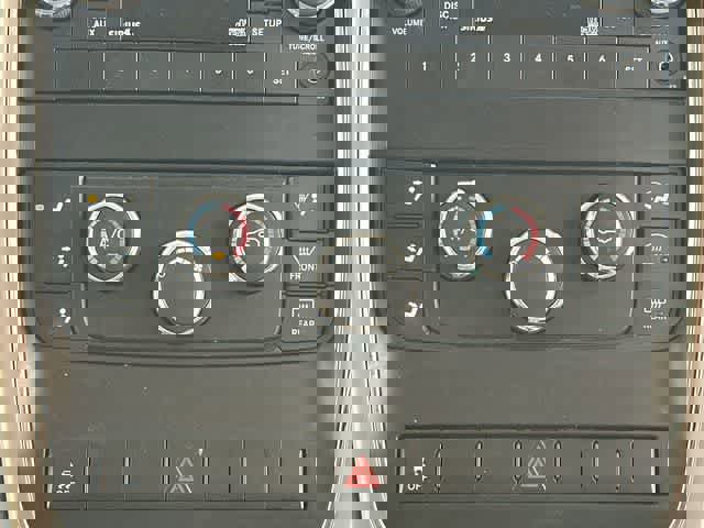 Used 2012 Jeep Grand Cherokee Laredo w/ Laredo E Group AWD/4WD image 12