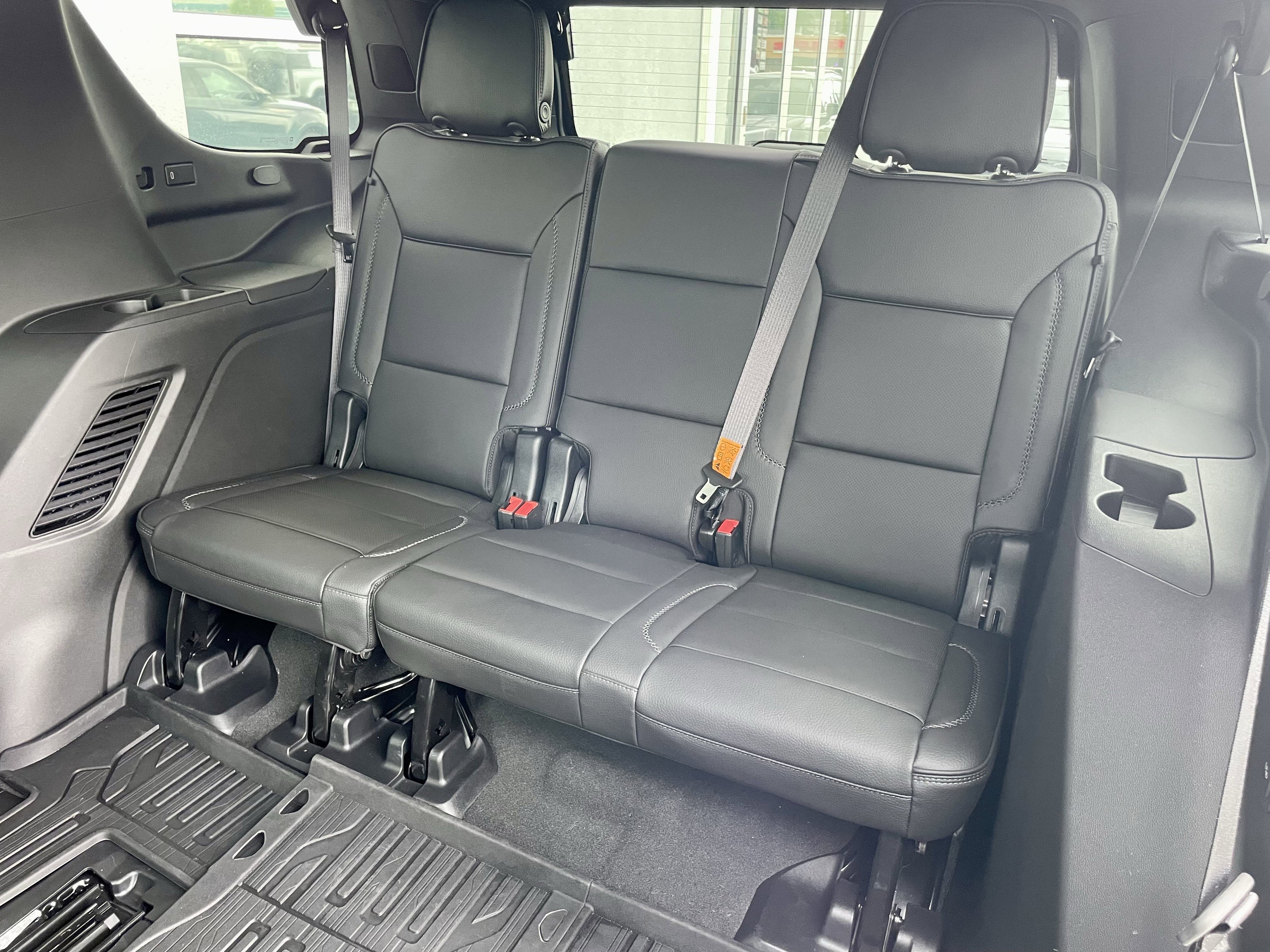 Used 2024 GMC Yukon Denali w/ Advanced Technology Package AWD/4WD image 33