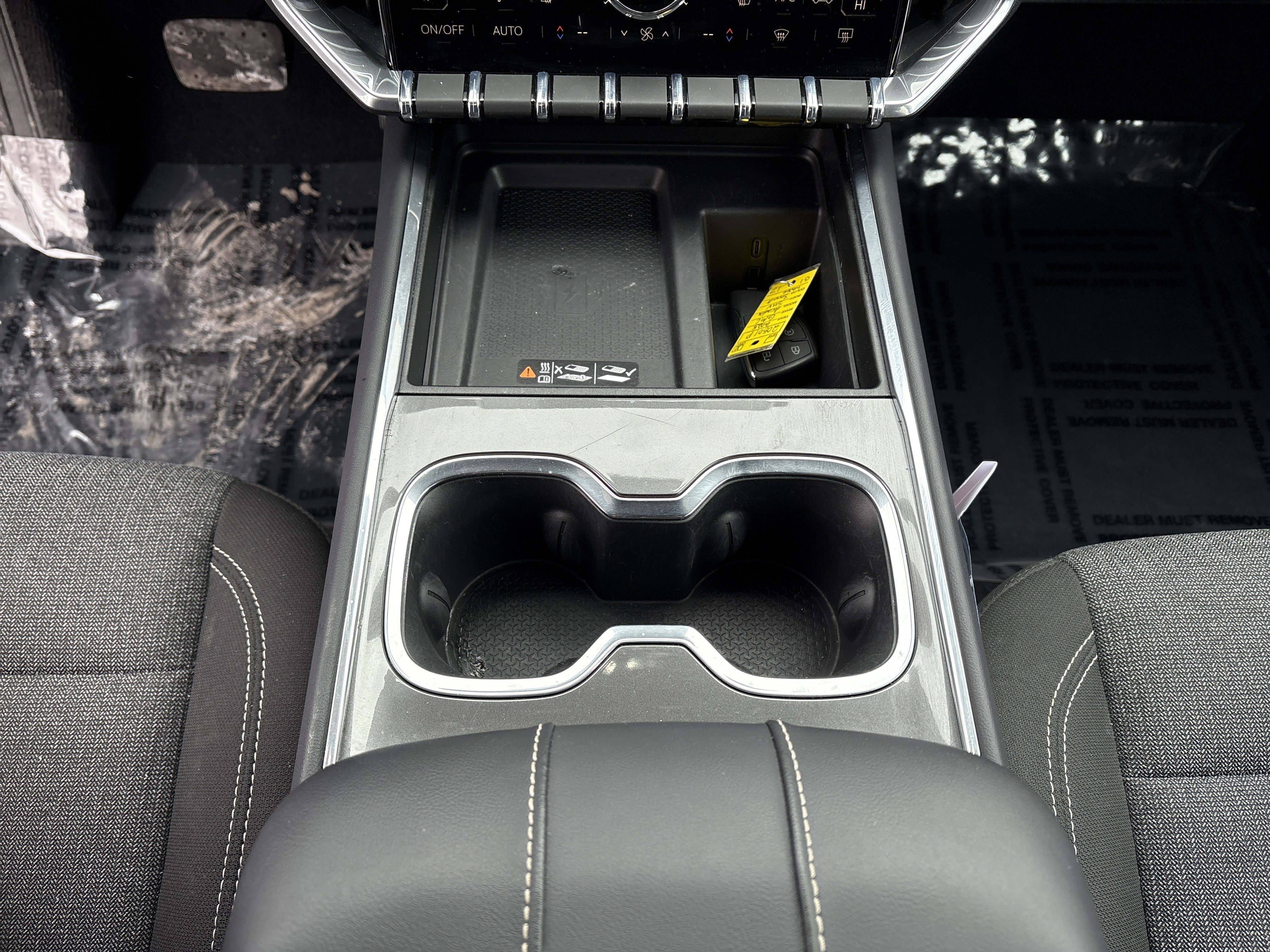 Used 2025 GMC Acadia Elevation image 13