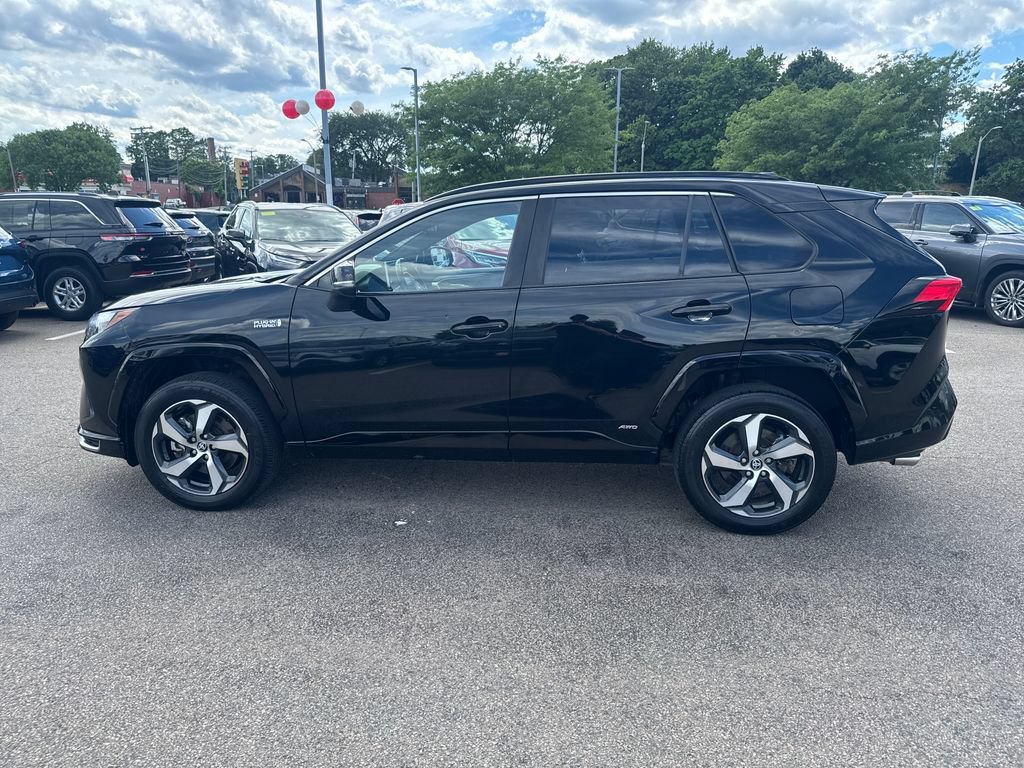 Used 2024 Toyota RAV4 SE w/ Weather & Moonroof Package AWD/4WD image 4