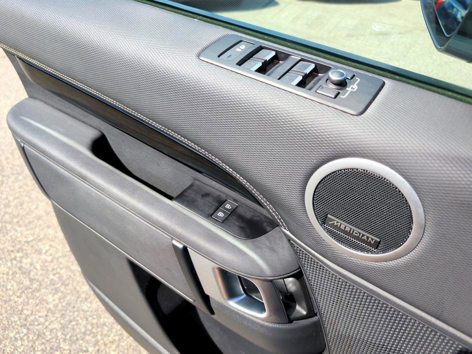 Used 2022 Land Rover Discovery S R-Dynamic AWD/4WD image 17