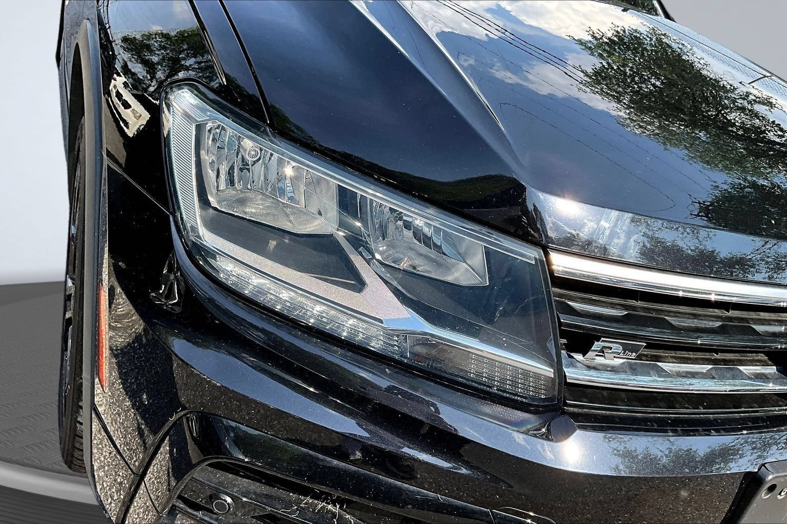 Used 2021 Volkswagen Tiguan SEL AWD/4WD image 34