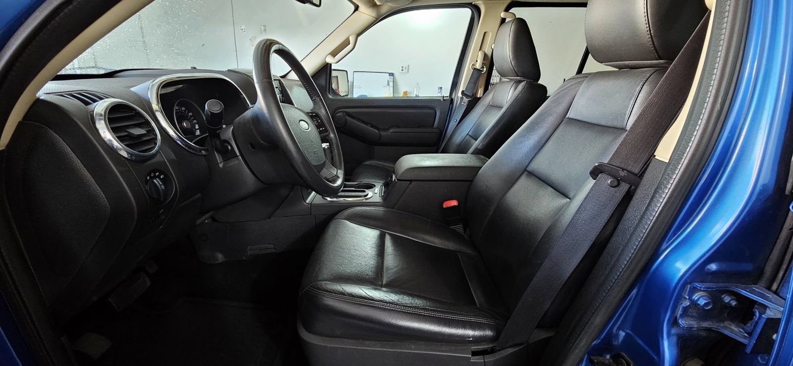 Used 2010 Ford Explorer XLT AWD/4WD image 15