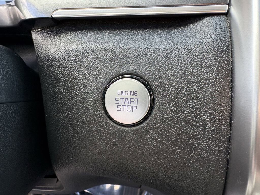 Used 2023 Kia Sorento S image 29