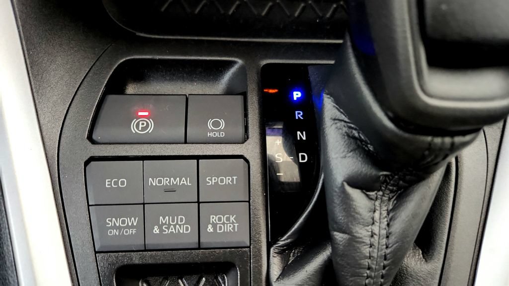Used 2023 Toyota RAV4 LE AWD/4WD image 33