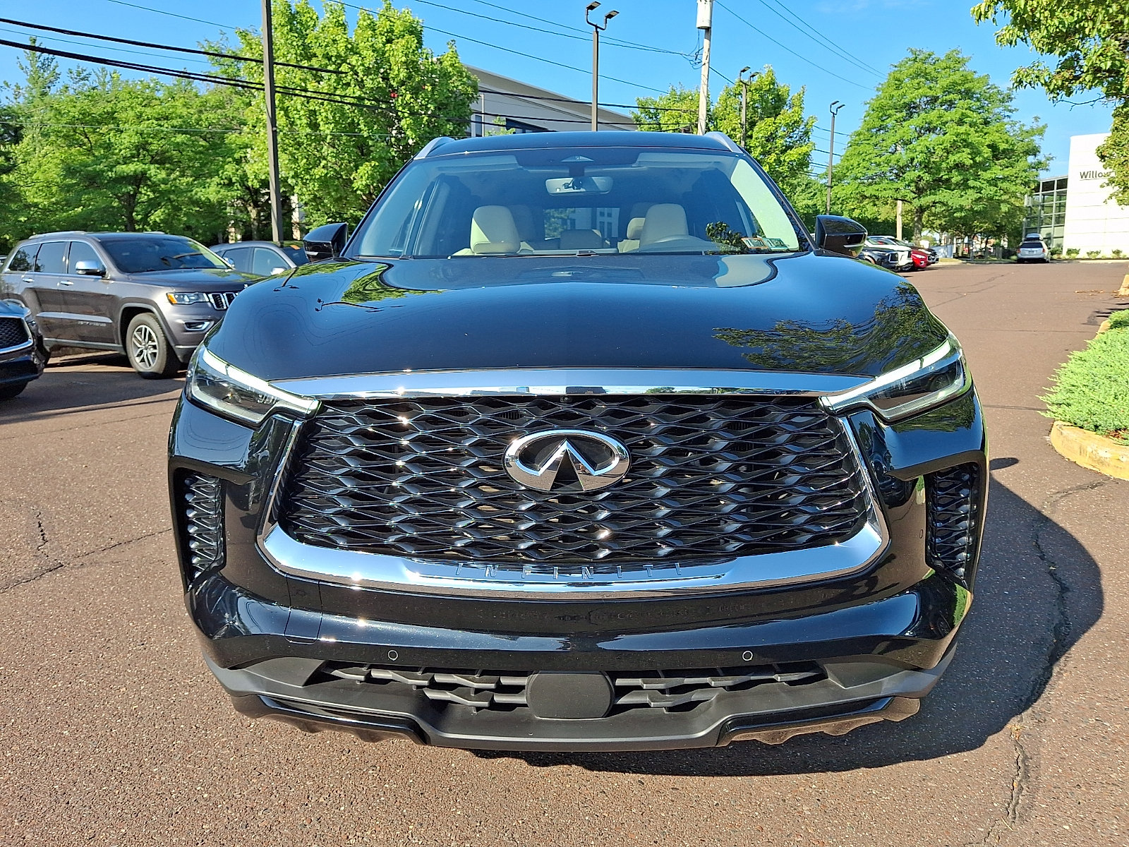 Certified 2023 INFINITI QX60 Luxe AWD/4WD image 2