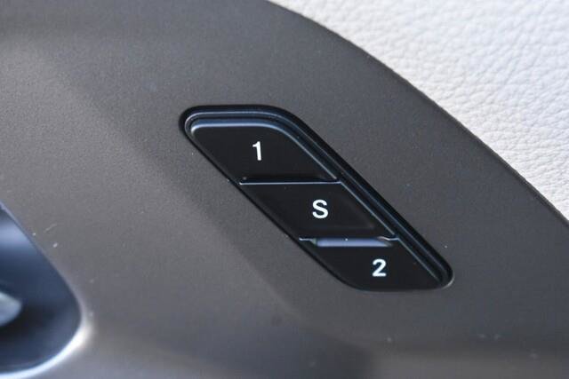 Used 2024 Chrysler Pacifica Touring-L FWD image 24