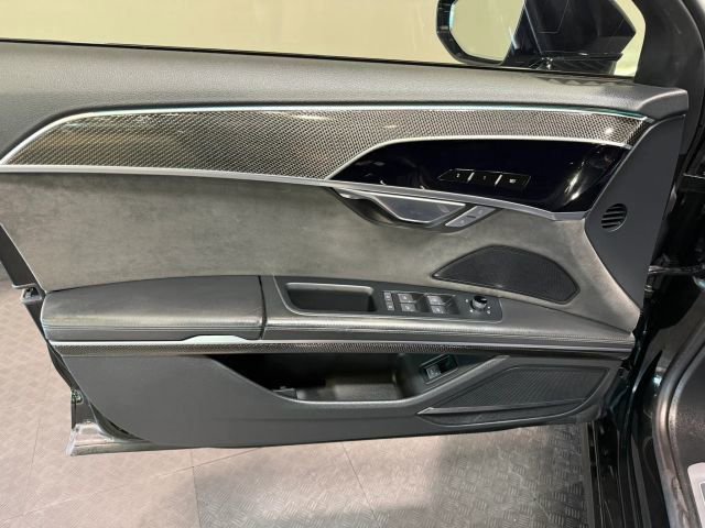 Used 2020 Audi S8 L image 11