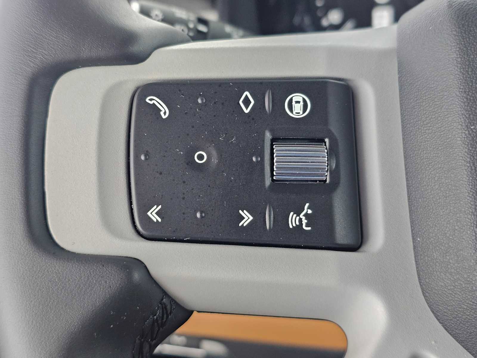 Used 2024 Land Rover Defender 110 SE image 27