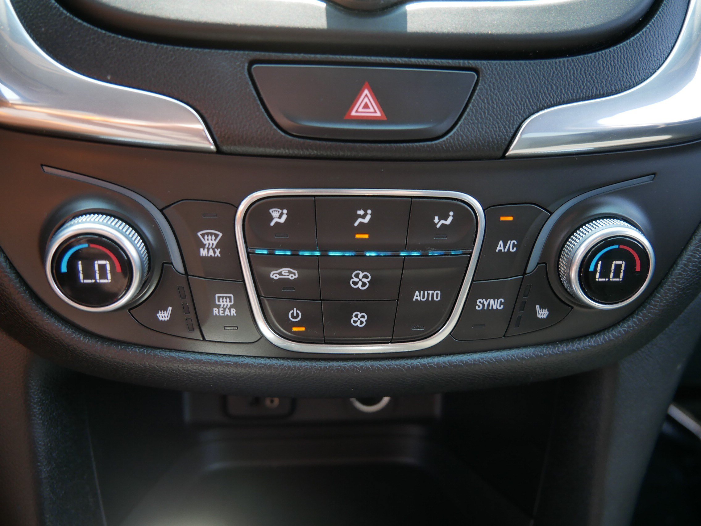 Used 2018 Chevrolet Equinox LT AWD/4WD image 23
