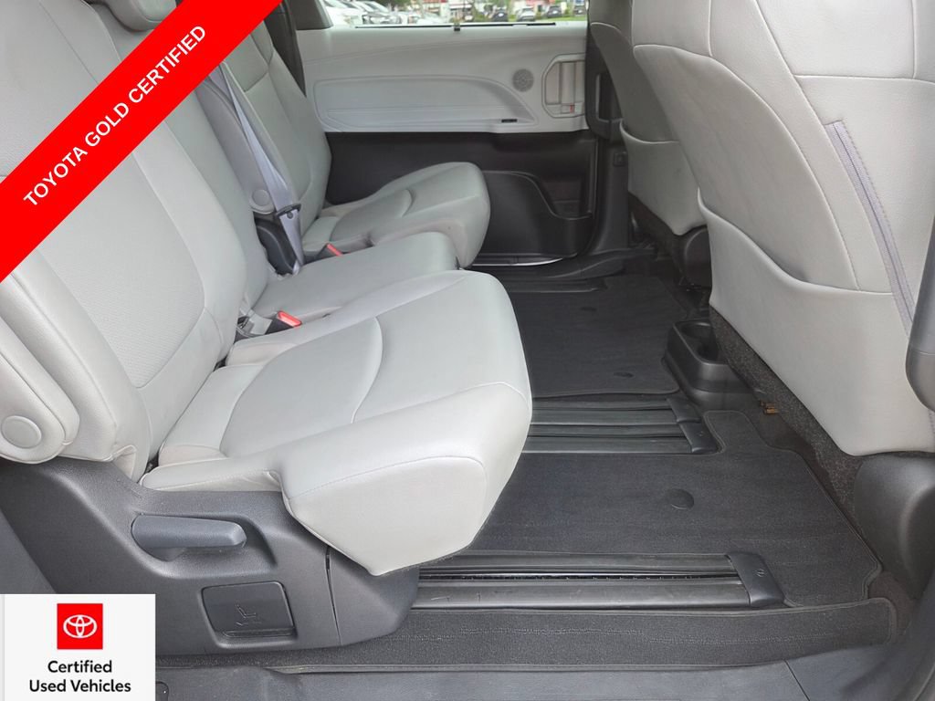 Certified 2025 Toyota Sienna XLE FWD image 17