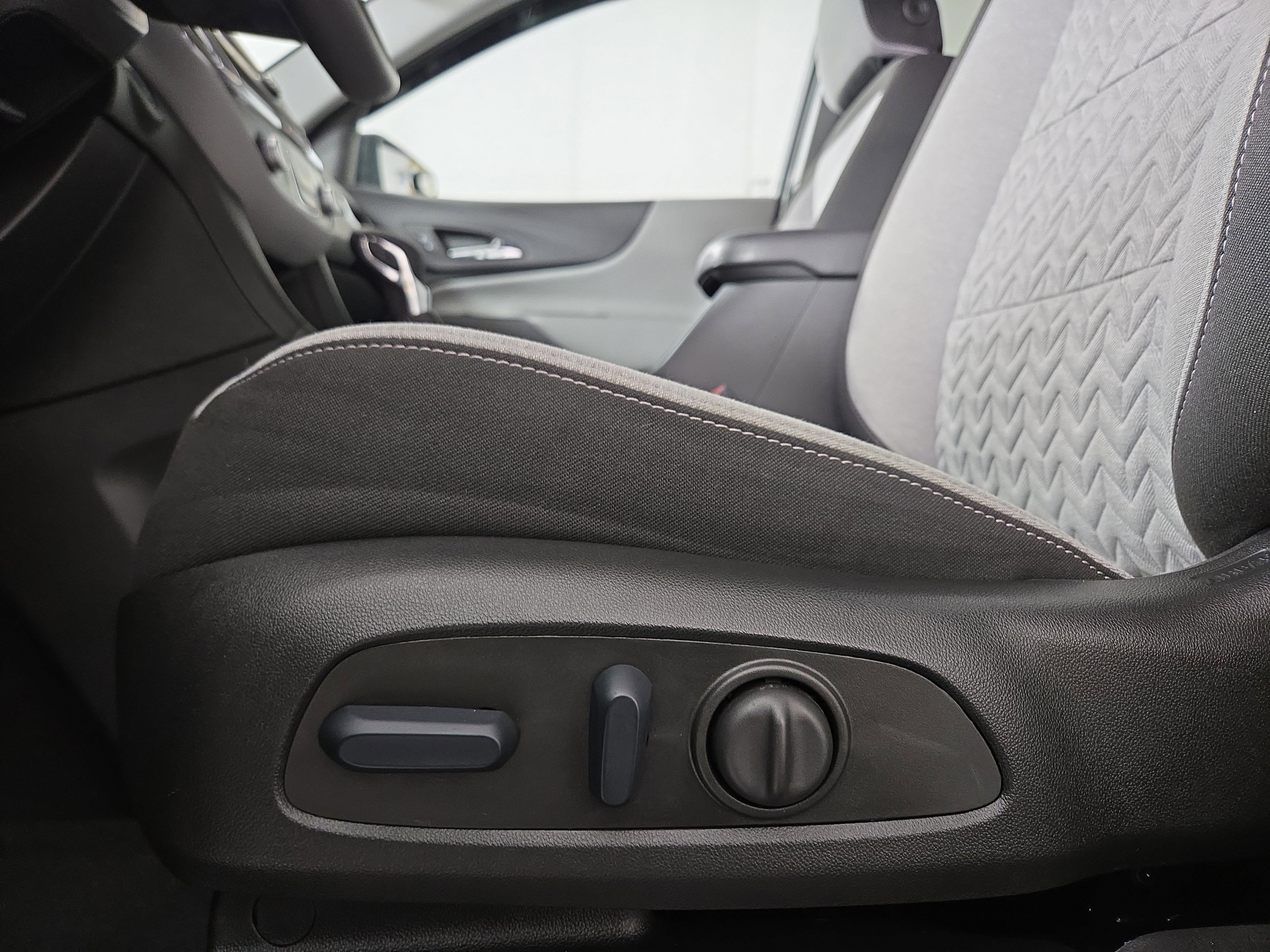 Certified 2024 Chevrolet Equinox LS w/ LS Convenience Package image 30