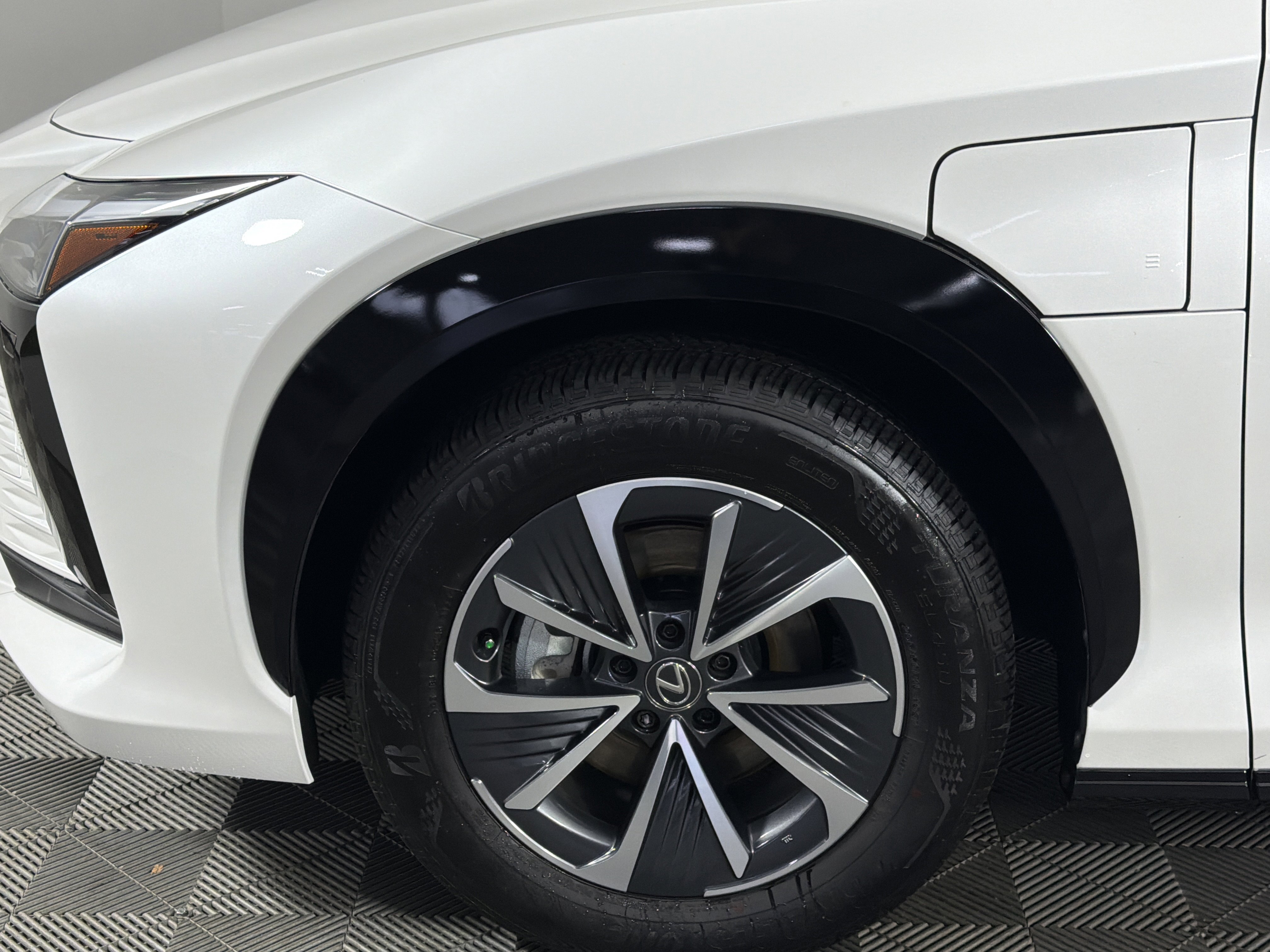 Used 2025 Lexus RZ 450e w/ Accessory Package (Z2) image 4