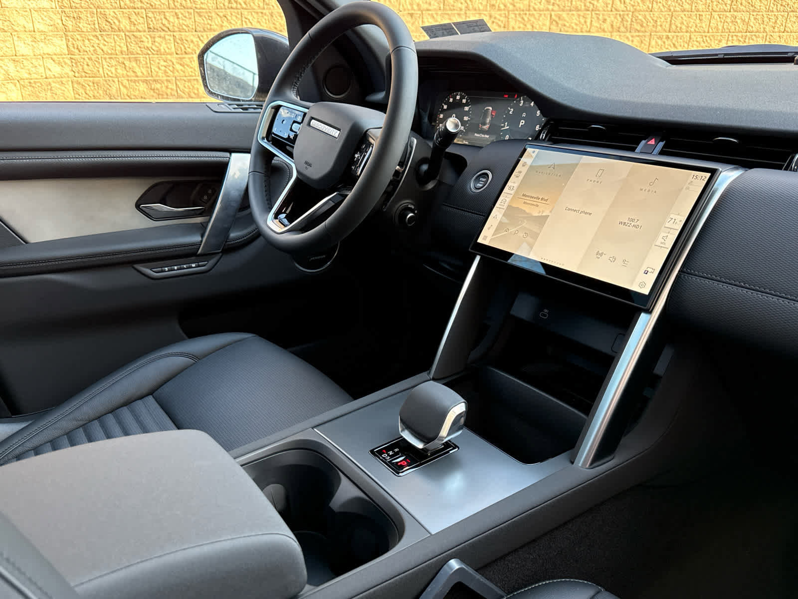 Used 2026 Land Rover Discovery Sport Landmark image 8
