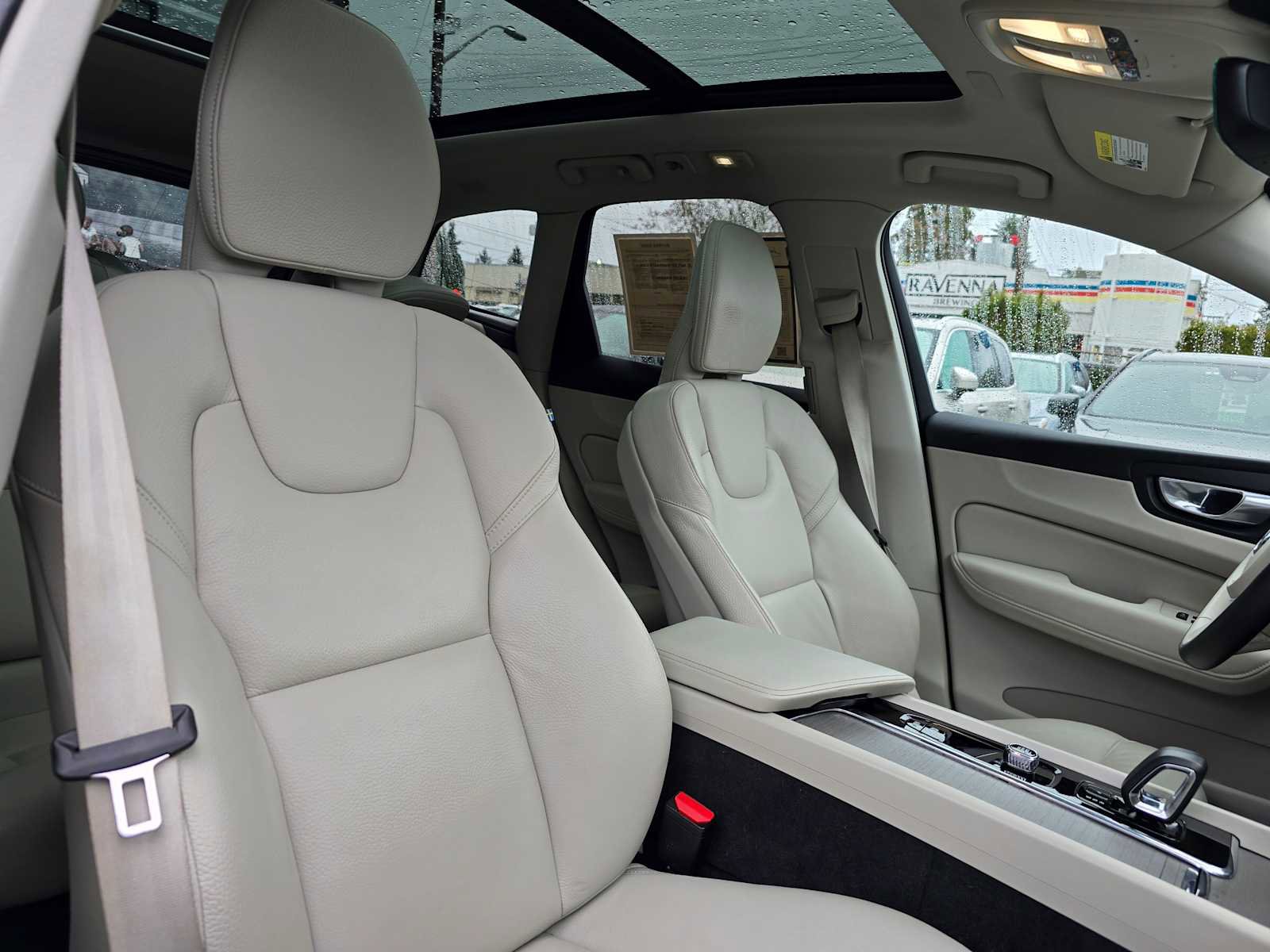 Certified 2024 Volvo XC60 T8 Plus w/ Protection Package Premier image 11